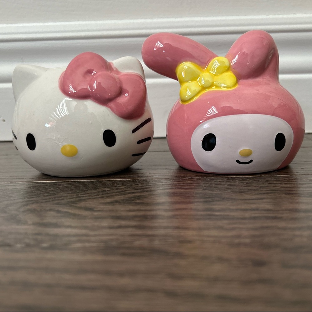Hello Kitty Ceramic salt and pepper, shakers Figurine Duo